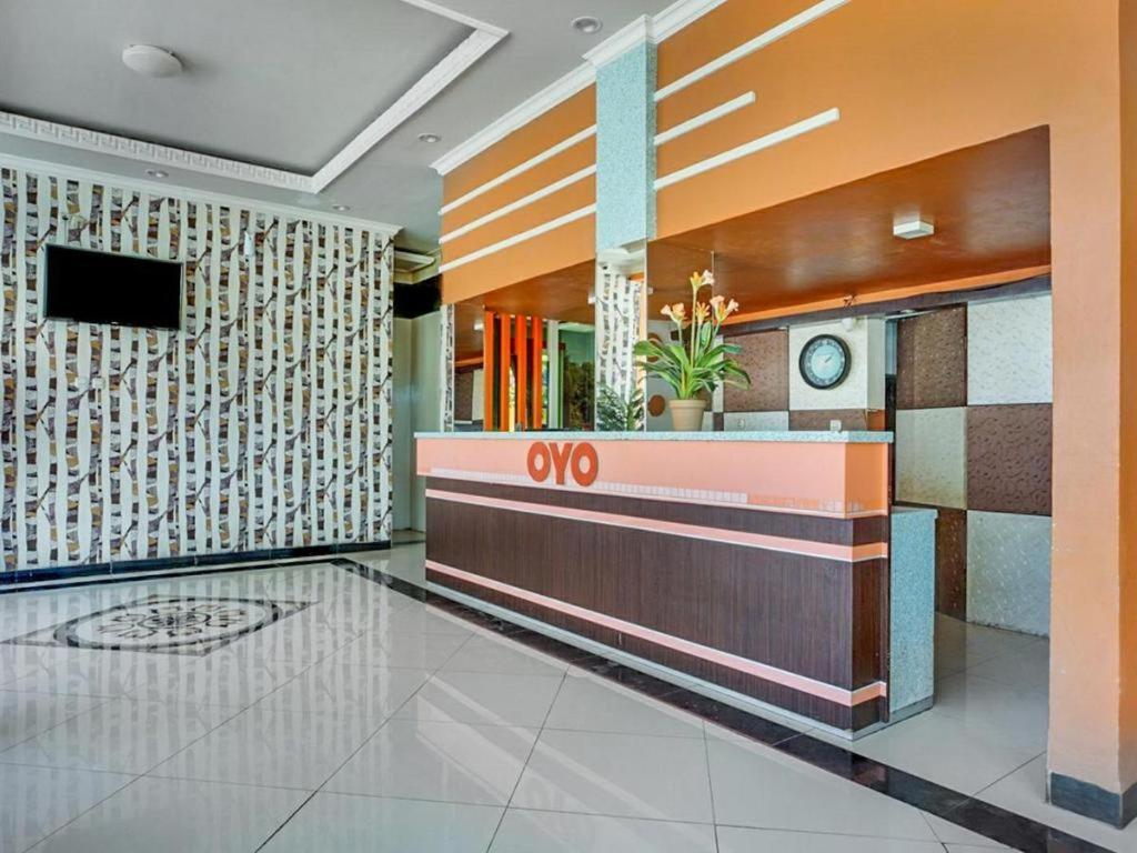 Oyo 3157 Grand City Inn Makassar Exterior photo