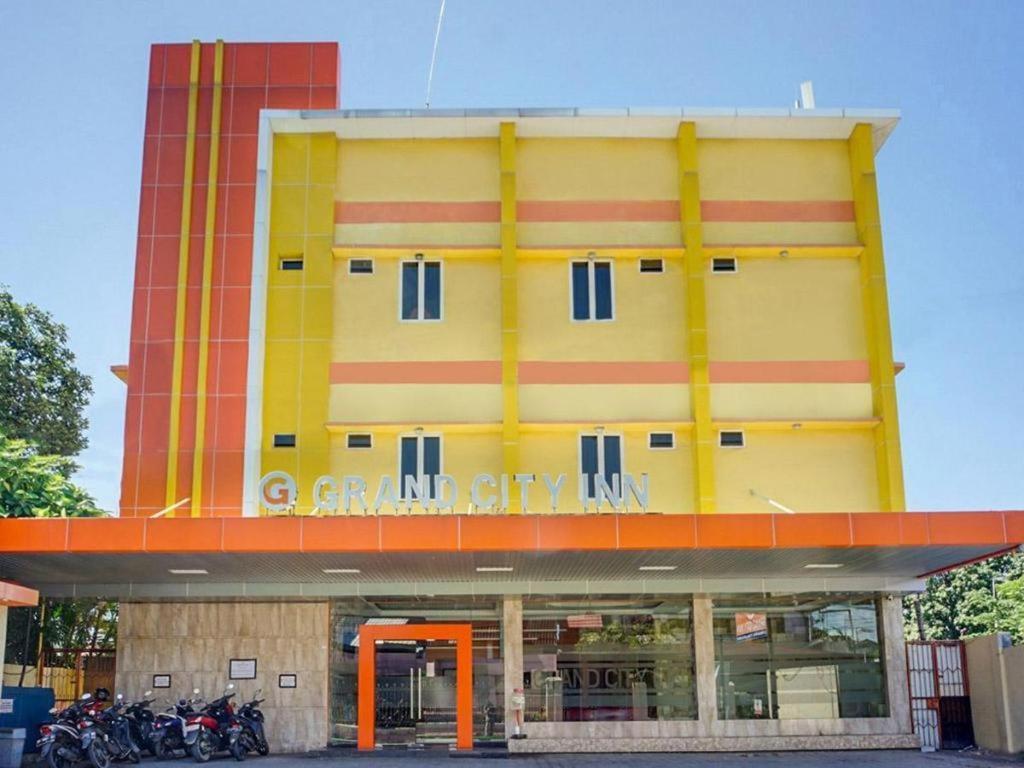 Oyo 3157 Grand City Inn Makassar Exterior photo