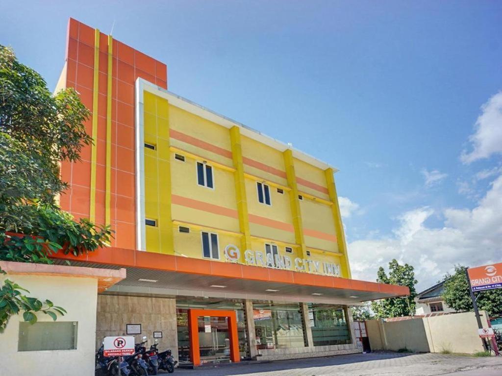 Oyo 3157 Grand City Inn Makassar Exterior photo